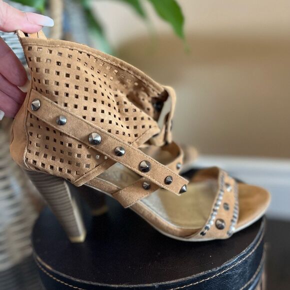 Suede strappy studded sandals/Size 38 European - Picture 1 of 7